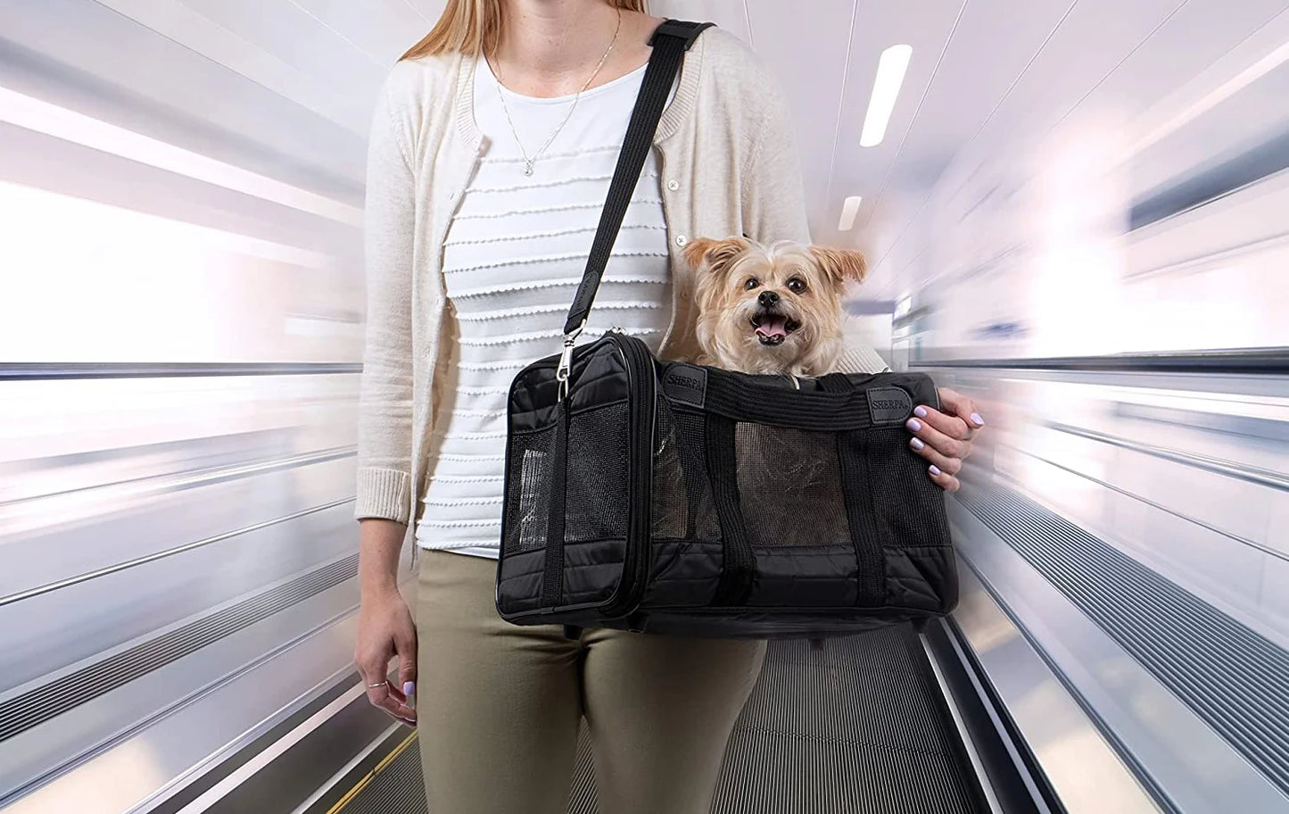 Travel in Style with Our Airline Approved Pet Carrier! 🐾✨ Soft Liner, Mesh Windows, and Spring Frame for Ultimate Comfort! 🌟✈️